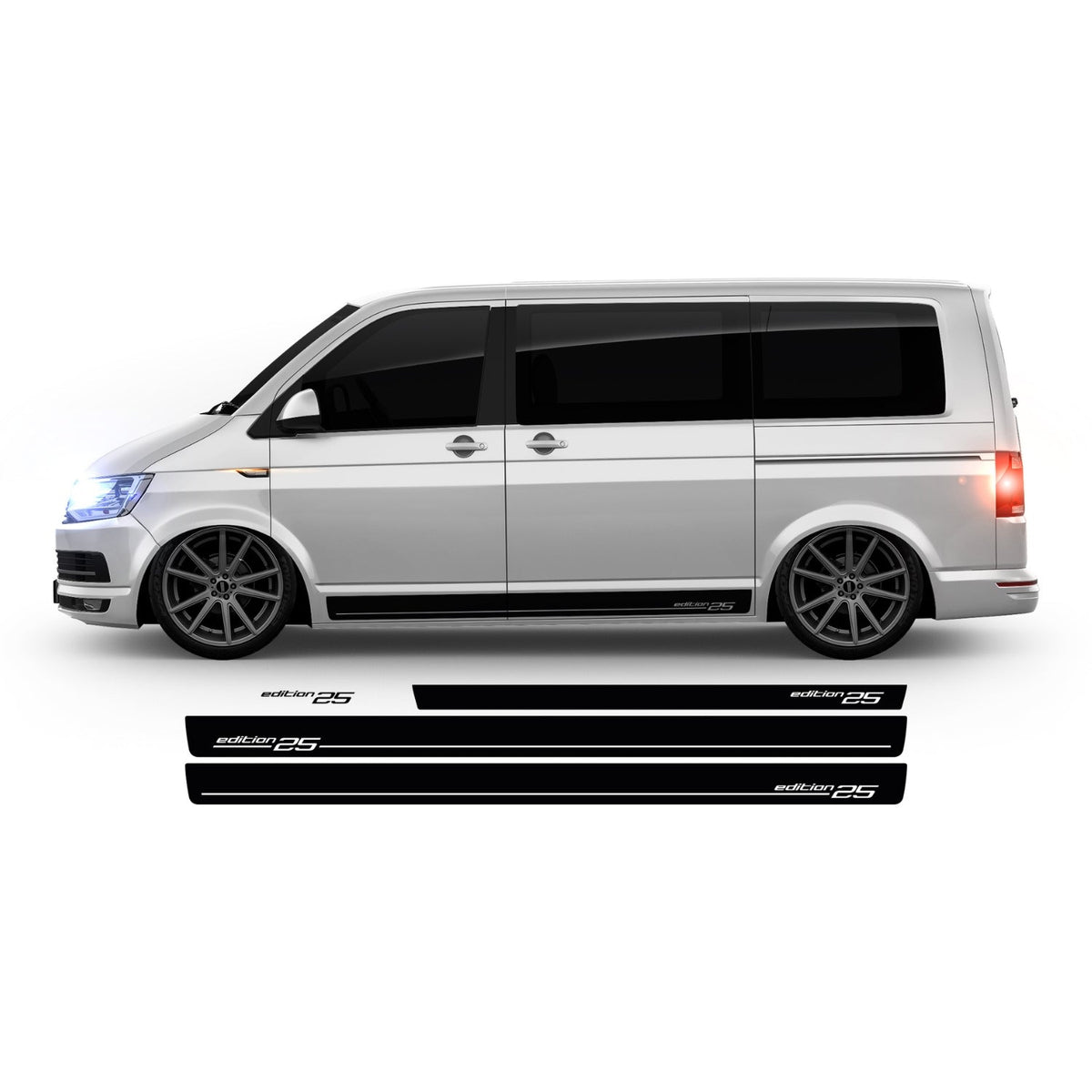 VW Bus T5 mit BellaFolia Edition-25-Seitenstreifen in Schwarz